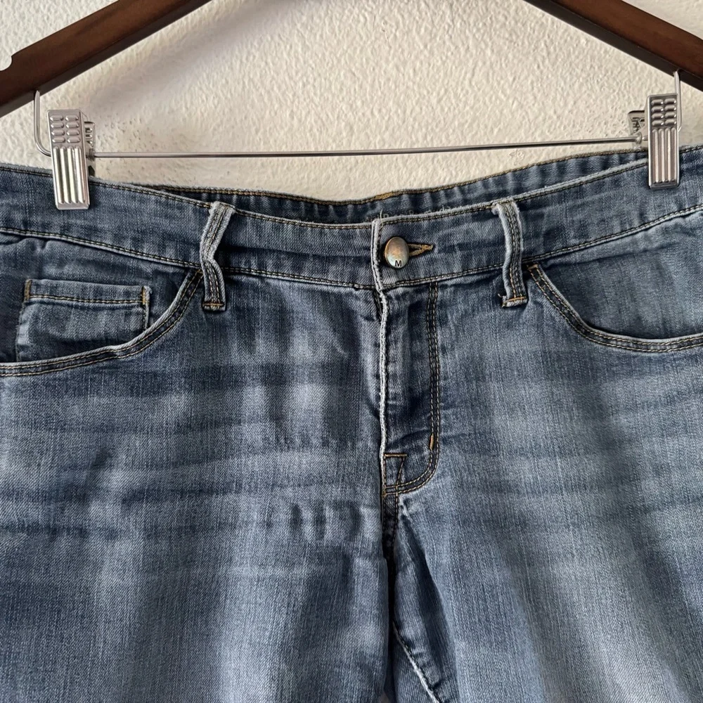 Old Navy Women's Mid-Rise Bermuda Denim Shorts Size 8 Classic Relaxed Casual